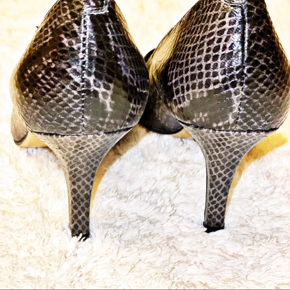 Bandolino Snakeskin Print Peep-toe Heels - Picture 4 of 5